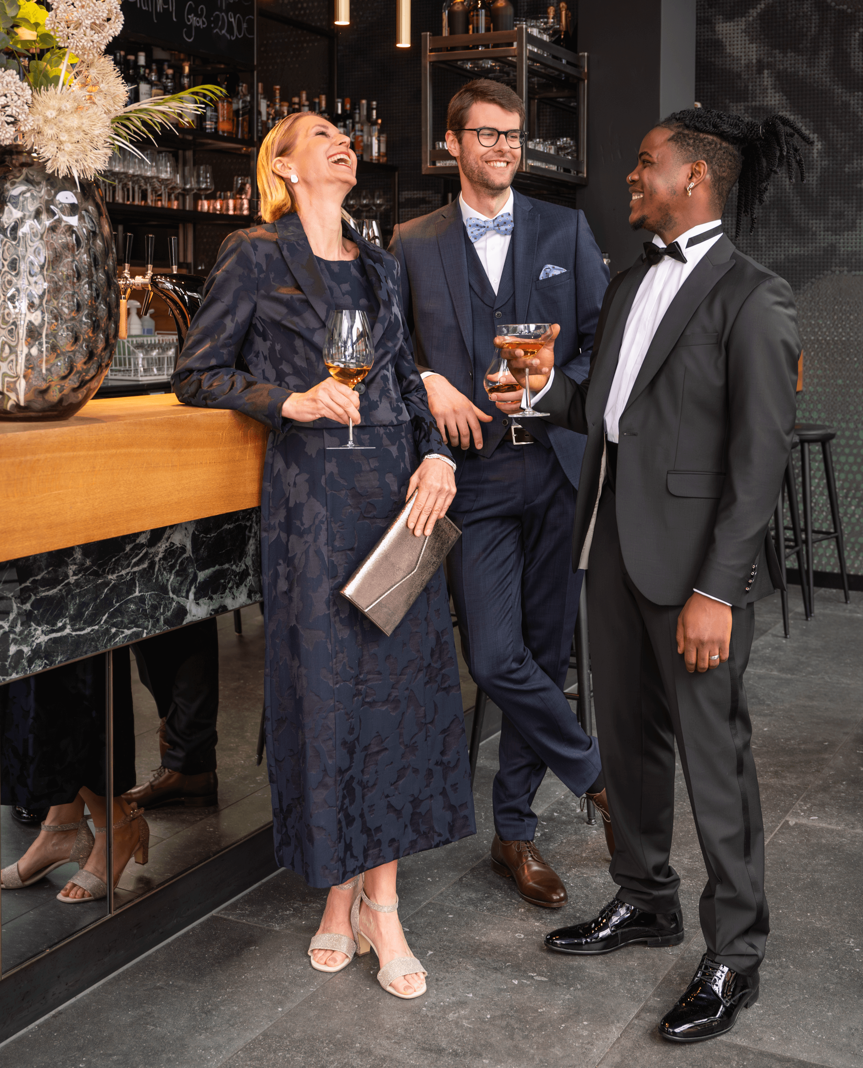 3 Personen im Cafe/Restaurant/Bar des Hotel Kaiserhofs in Ravensburg